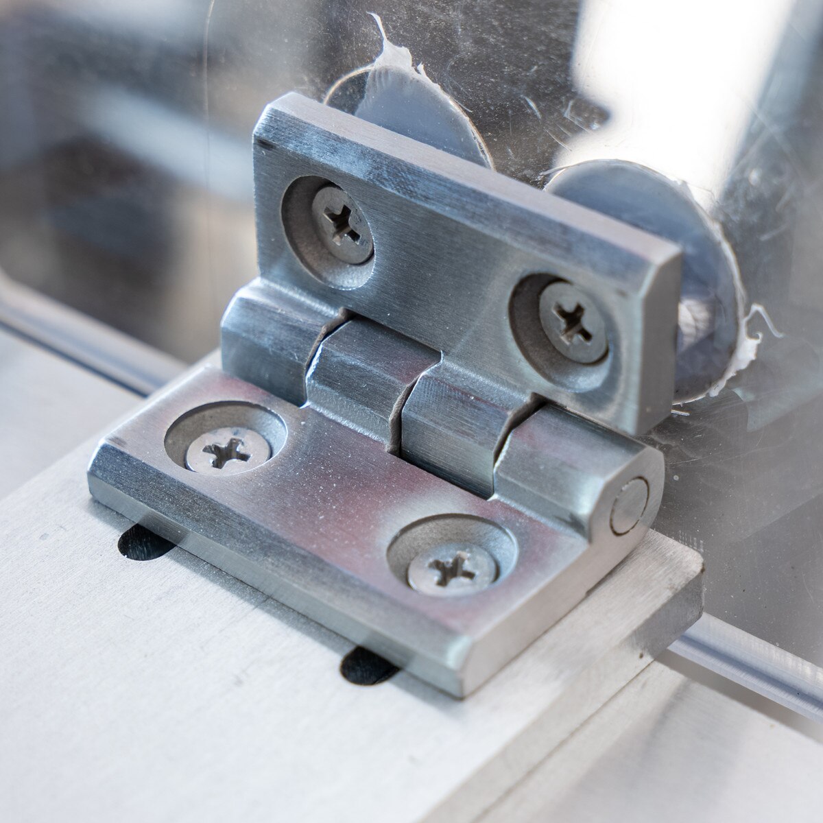 onsite view of tire shine hinge